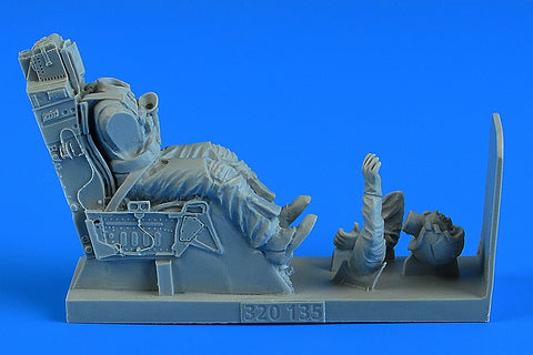 AEROBONUS 320135 1/32 USAF Pilot with ej. seat for F-117A (For REVELL/TRUMPETER)