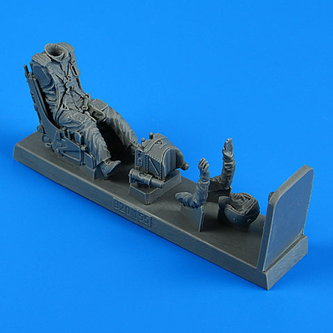 AEROBONUS 320155 1/32 Soviet Pilot with ej. seat for Su-25 (For TRUMPETER)