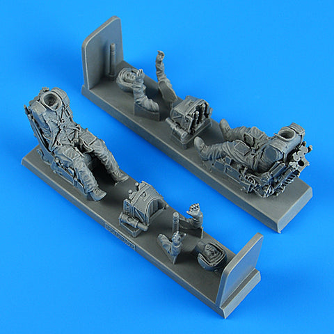 AEROBONUS 320156 1/32 Soviet Pilot and Trainer Pilot with ej. seat for Su-25UB (For TRUMPETER)