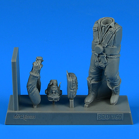 AEROBONUS 320167 1/32 RAF WWII Bomber Pilot with parachute