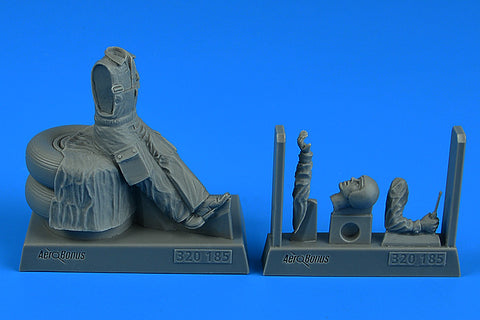 AEROBONUS 320185 1/32 Warshaw Pact Aircraft Mechanic D