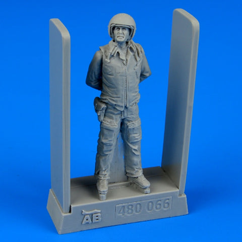 AEROBONUS 480066 1/48 Soviet air force Fighter pilot