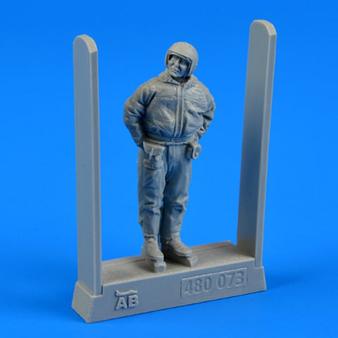 AEROBONUS 480073 1/48 Soviet air force Fighter Pilot - winter suit