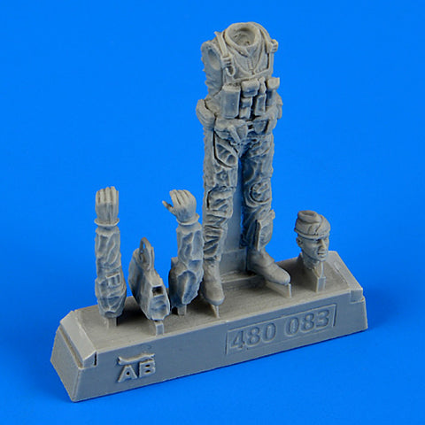 AEROBONUS 480083 1/48 US Navy Pilot with bag - Vietnam War 1965 - 1973