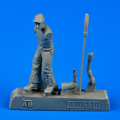 AEROBONUS 480110 1/48 U.S. Army aircraft mechanic WWII - Pacific theatre