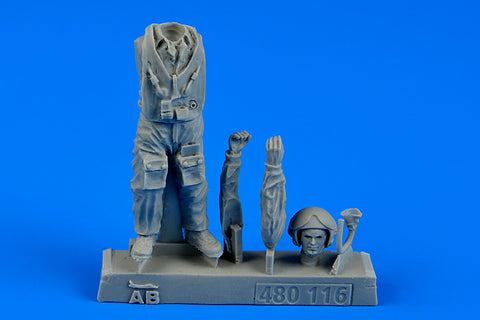 AEROBONUS 480116 1/48 Soviet Pilot with life jacket - the Cold War period