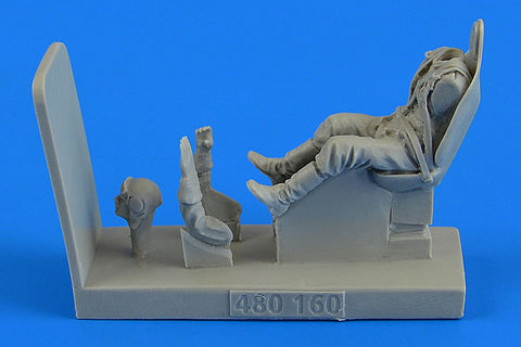 AEROBONUS 480160 1/48 Soviet Fighter Pilot with seat for I-153 (For ICM)