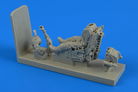 AEROBONUS 480162 1/48 Soviet Pilot with ejection seat for Su-22/Su-25 (For KP, SMĚR)