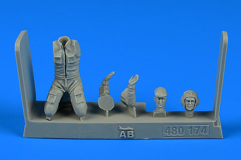 AEROBONUS 480174 1/48 Soviet Aircraft Mechanic - the period of the Warsaw pact (3)