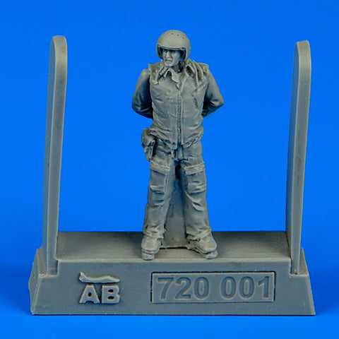 AEROBONUS 720001 1/72 Soviet Air Force Fighter pilot