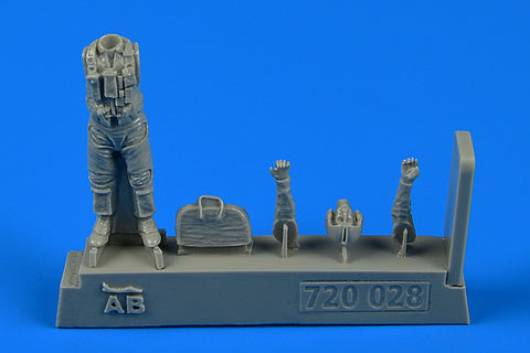 AEROBONUS 720028 1/72 US NAVY Pilot with bag - Vietnam War 1965 - 1973 (For AIRFIX)