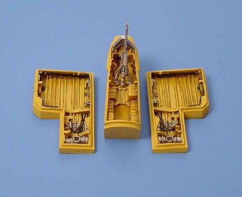 Aires 7066 1/72 F-84G Thunderjet wheel bay (For TAMIYA)