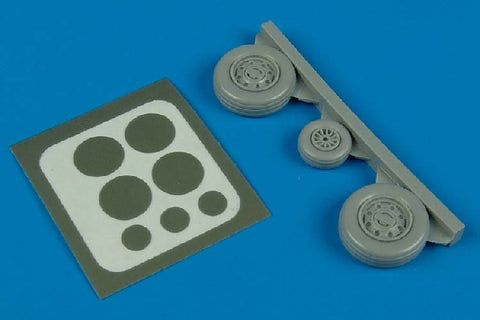 Aires 7240 1/72 F-105 Thunderchief wheels & paint masks (For TRUMPETER)