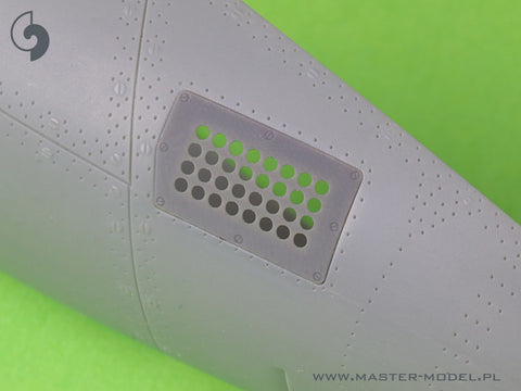 MASTER AM-32-136 1/32 P-51 Mustang - carburator air filter cover - standard holed type (for Tamiya)