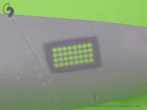 MASTER AM-32-136 1/32 P-51 Mustang - carburator air filter cover - standard holed type (for Tamiya)