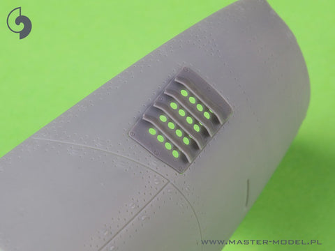 MASTER AM-32-138 1/32 P-51 Mustang - carburator air filter cover - RAF louvred type - version B (for Tamiya)