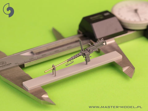 MASTER GM-35-069 1/35 Browning M2HB .50 cal (12,7mm) - on tank mount - early WWII version (D69820 cradle with small 50 round ammo can D68375)