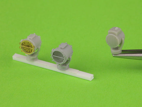 MASTER SM-350-115 1/350 SMS Emden - German searchlight 1,1m - (resin and PE parts) - (4pcs)
