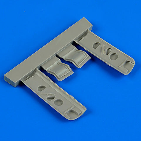 Quick Boost 32 160 1/32 P-40E Warhawk undercarriage covers(For HASEGAWA)
