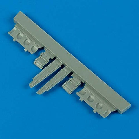 Quick Boost 48 449 1/48 P-40 Warhawk undercarriage covers(For HASEGAWA)