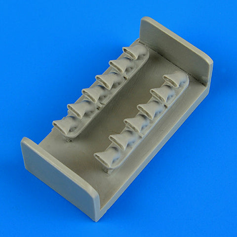 Quick Boost 48 685 1/48 P-40M Kitty Hawk exhaust(For HOBBY BOSS)
