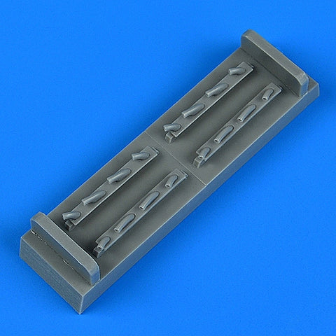 Quick Boost 72 638 1/72 Pe-2 exhaust(For ZVEZDA)