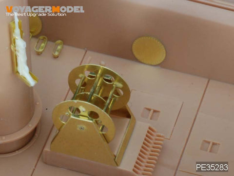 Voyager Model PE35283 1/35 WWII German Landwasserschlepper Amphibious Tractor - Mid-Production (Bronco 35015)