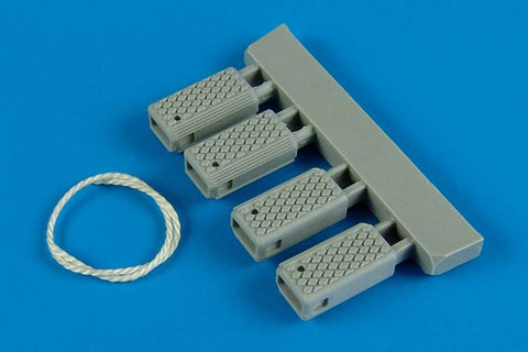 Wheelliant 132007 1/32 Universal Navy Wheel Chock with Nylon Rope - early prod.