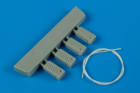 Wheelliant 148006 1/48 Universal Navy Wheel Chock with Nylon Rope - late production