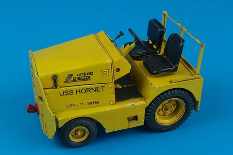 AEROBONUS 320035 1/32 UNITED TRACTOR GC-340/SM340 tow tractor US NAVY/ARMY