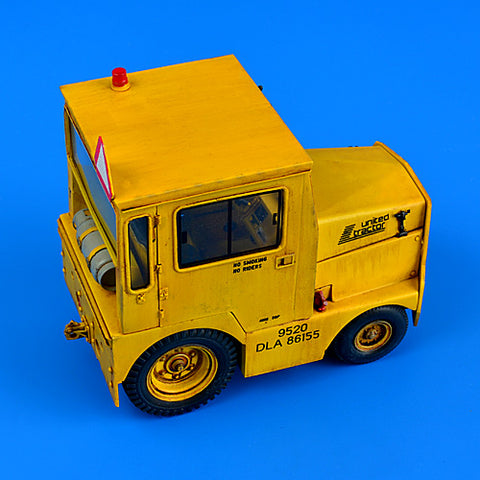 AEROBONUS 320050 1/32 UNITED TRACTOR GC-340-4 A9 Cab-LPG