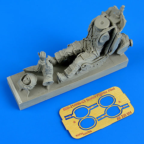 AEROBONUS 320051 1/32 Soviet Fighter Pilot with ejection seat for MiG-21/MiG-23