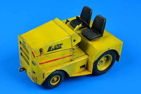 AEROBONUS 320060 1/32 UNITED TRACTOR GC-340/SM340 tow tractor (dual mounting)