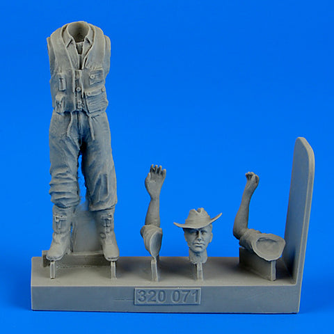 AEROBONUS 320071 1/32 Royal Australian Air Force Fighter Pilot WWII