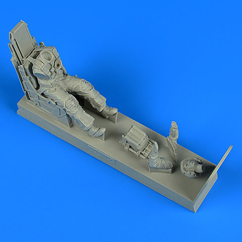 AEROBONUS 320107 1/32 US Navy Pilot with ejection seat for A-7E Corsair II late v. - fitted with SJU-8/A ej. seat (For TRUMPETER)