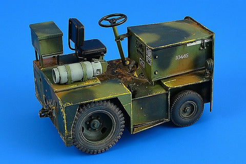 AEROBONUS 320108 1/32 UNITED TRACTOR G40C TOW TRACTOR (LPG)