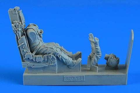 AEROBONUS 320134 1/32 Modern British Fighter Pilot with ej. seat for Eurofighter Typhoon (For REVELL/TRUMPETER)