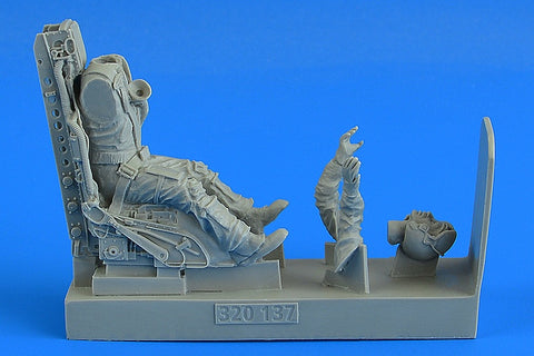 AEROBONUS 320137 1/32 U.S.A.F. Fighter Pilot with ej. seat for F-104C/G Startfighter (C2 ej. seat) (For ITALERI)