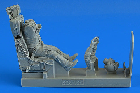 AEROBONUS 320138 1/32 Modern German Luftwaffe Fighter Pilot with ej. seat for F-104G/S (M.B. GQ-7A ej. seat) (For ITALERI)