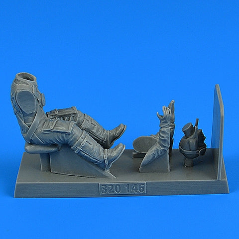 AEROBONUS 320146 1/32 German Luftwaffe WWII Pilot with parachute for Bf 109K (For HASEGAWA)