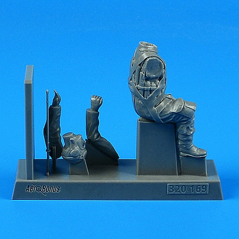AEROBONUS 320169 1/32 Japanese WWII Fighter Pilot