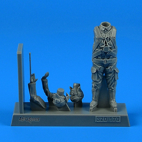 AEROBONUS 320170 1/32 Japanese WWII Fighter Pilot or Japanese WWII Kamikaze Pilot