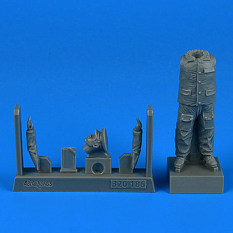 AEROBONUS 320186 1/32 Russian Officer Mechanic