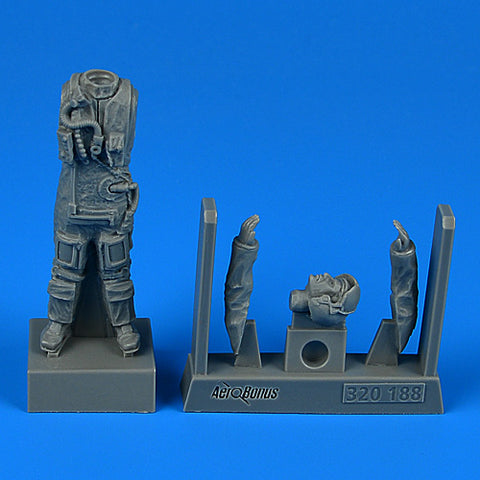 AEROBONUS 320188 1/32 R.A.F. Fighter Pilot (Falkland War)