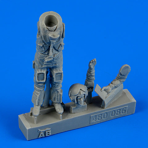 AEROBONUS 480086 1/48 British Sea Harrier Pilot, Falklands War, 1982