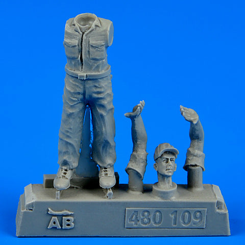 AEROBONUS 480109 1/48 U.S. Army aircraft mechanic WWII - Pacific theatre