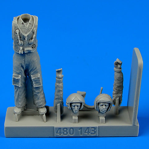 AEROBONUS 480143 1/48 Soviet Pilot with life jacket - the Cold War period