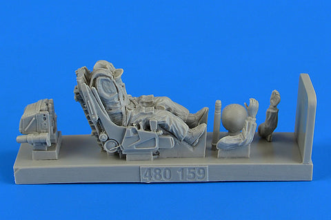 AEROBONUS 480159 1/48 Soviet Fighter Pilot with ejection seat for Su-27 Flanker (For ACADEMY)