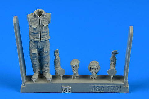 AEROBONUS 480172 1/48 Soviet  Aircraft Mechanic - the period of the Warsaw pact (1)