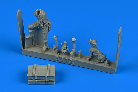AEROBONUS 480179 1/48 Middle East Allied Pilot WWII with dog